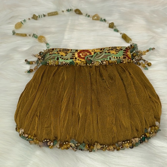 Mary Frances Handbags - Whimsical Mary Frances Shoulder bag clasp closure beaded